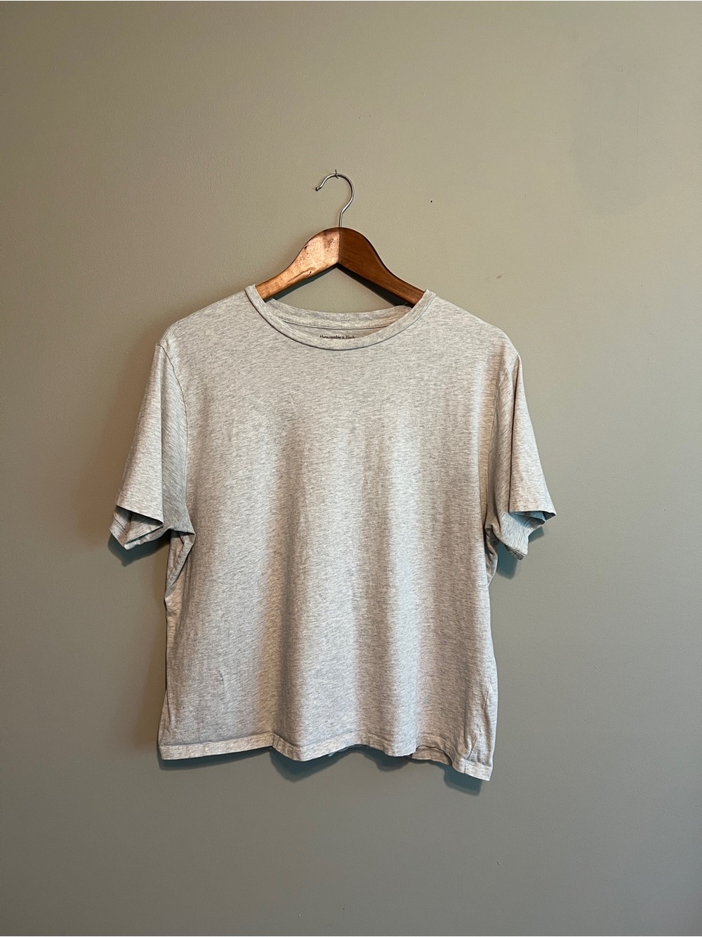 Abercrombie & Fitch Heather Light Gray Short Sleeve Crew Tee